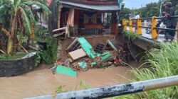 Diterjang Banjir, 15 Desa di Pulau Bawean Porak Poranda