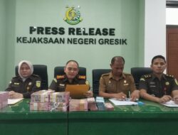 Kejari Gresik Terima Uang Pengembalian Hasil Korupsi Dana Hibah Diskoperindag Kabupaten Gresik Tahun 2022