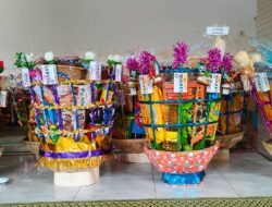 Unik, Bingkisan Peringatan Maulid Nabi di Bawean Menggunakan Wadah dari Anyaman Bambu