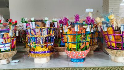 Unik, Bingkisan Peringatan Maulid Nabi di Bawean Menggunakan Wadah dari Anyaman Bambu