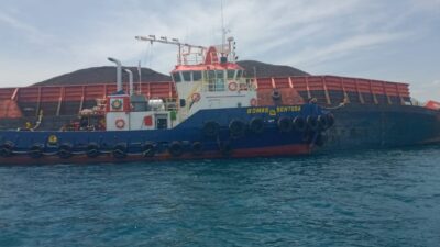 Usai Diperbaiki, Kapal Tongkang Bocor di Perairan Bawean Lanjut Berlayar Munuju PLTU Batang