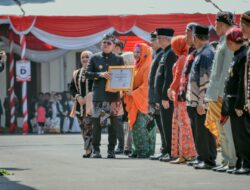 Hari Jadi Provinsi Jatim Ke-79, Gresik Raih Penghargaan Peringkat Pertama Capaian Investasi