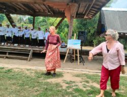 Berkunjung ke Ponpes Penaber, Wisatawan Peserta Sail Terpukau dengan Tari Samman dan Batik Karya Anak Santri