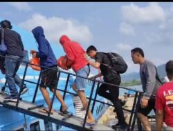 Polsek Sangkapura Ringkus Dua Orang Diduga Terlibat Jaringan Peredaran Narkoba di Pulau Bawean.