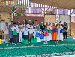 Satlantas Polres Gresik Berbagi Santunan melalui Acara Jumat Berkah