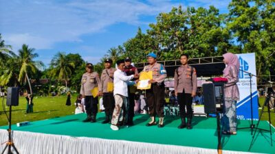 Sukses Perangi Narkoba, Ketua PC LP Maarif Bawean Beri Penghargaan Anggota Polsek Tambak