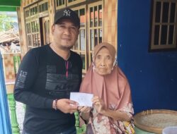 Berbagi Kebahagiaan di Hari Asyura, Komunitas Pelaut Tambak Timur Bawean Santuni Anak Yatim dan Kaum Dhuafa