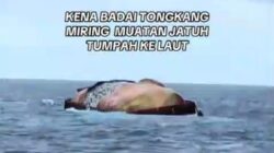 Dihantam Gelombang, Kapal Tongkang Bermuatan Pupuk Berlindung di Bawean, Muatan Tumpah ke Laut
