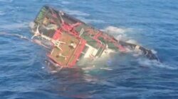 Dihantam Gelombang Tinggi, Kapal Tugboat Tenggelam di Perairan Bawean, 8 ABK Bertahan di Tongkang yang Hanyut